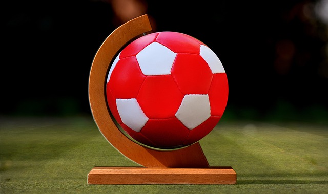 篮球湖人球员关键防守贡献显著